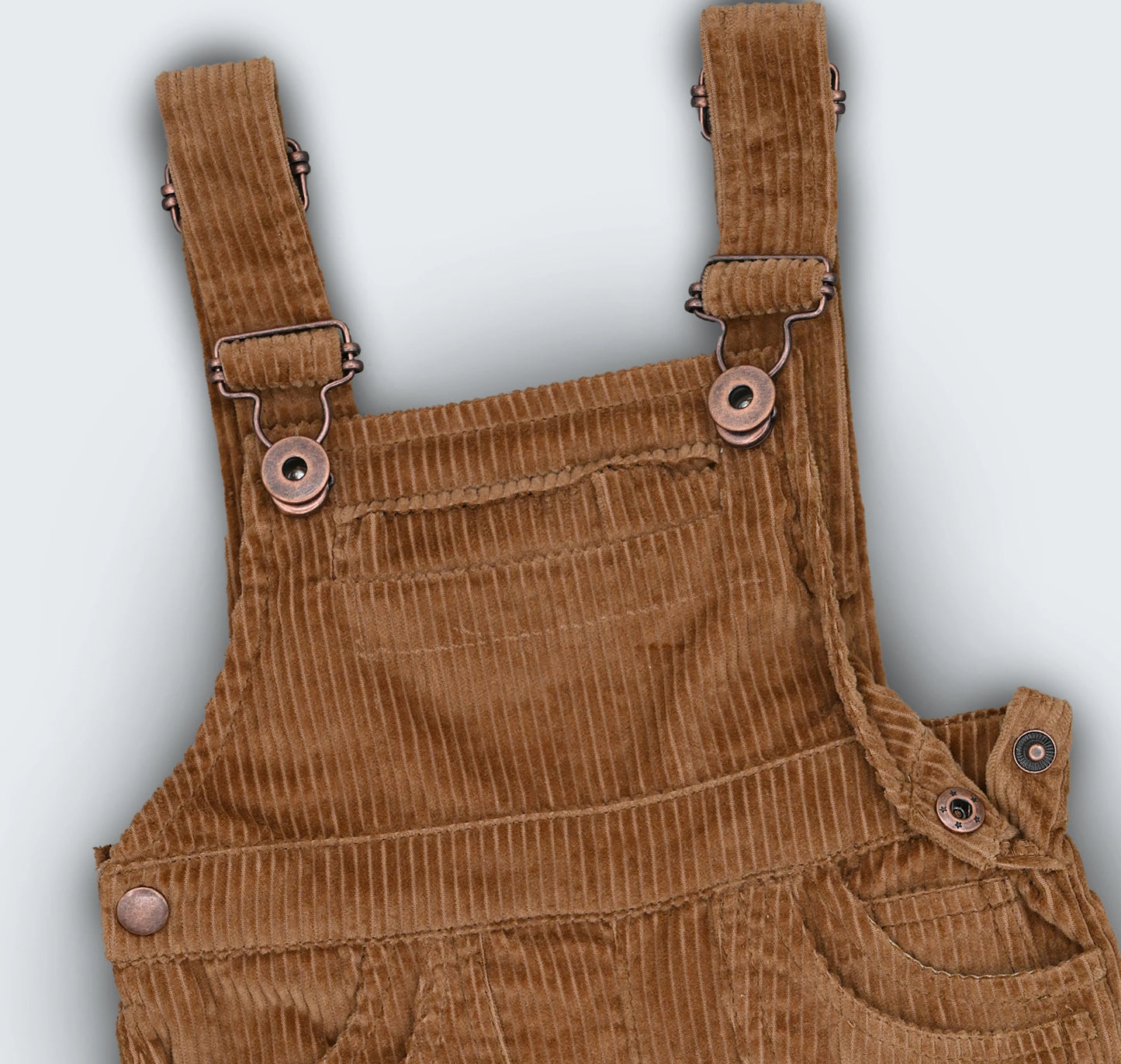 Salopette en sarga 100% coton avec boucles d’ajustement