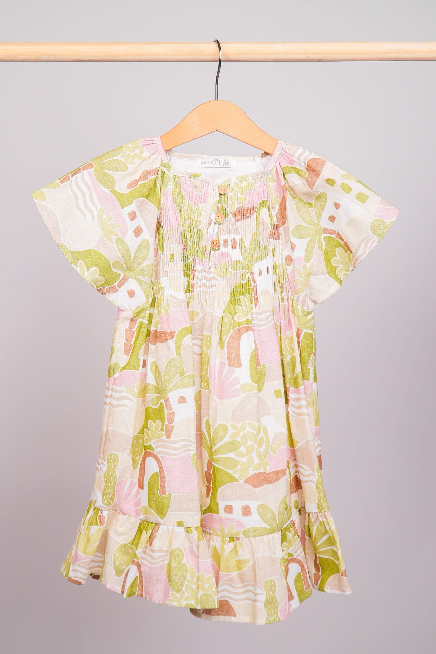 Robe avec manches papillon et son haut smocké délicat