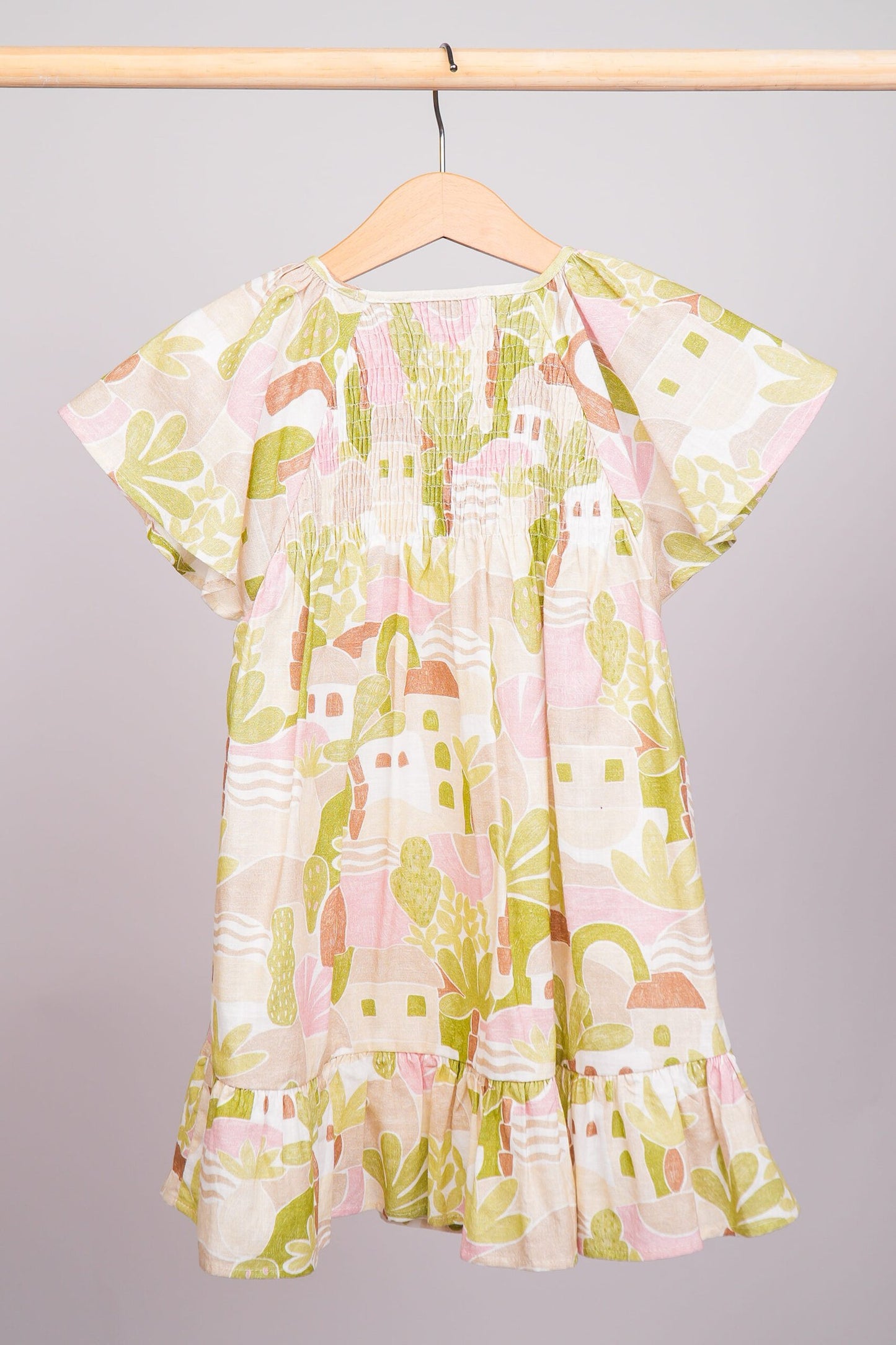 Robe avec manches papillon et son haut smocké délicat