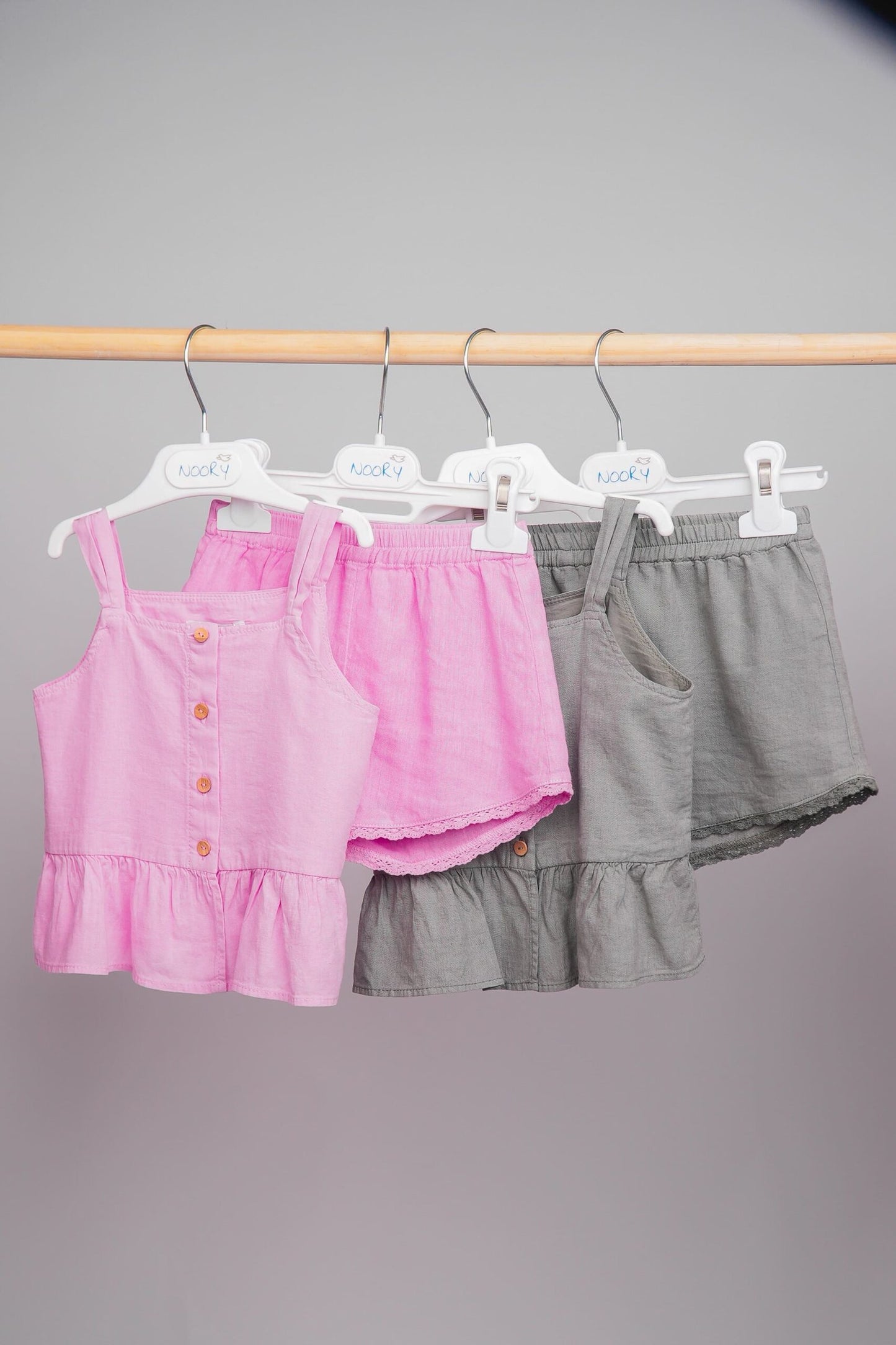 Ensemble lin rose haut à volants & short ceinturé