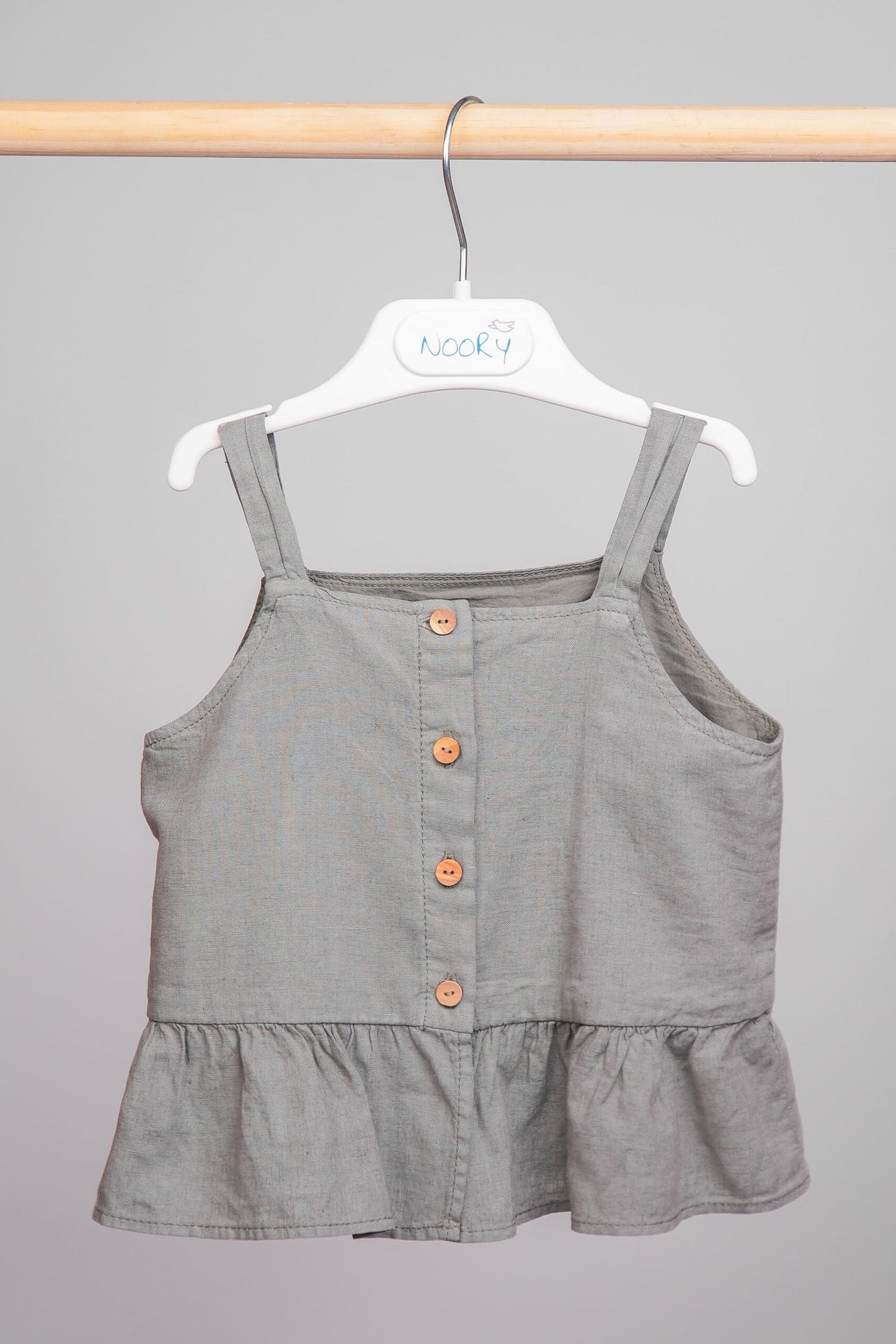 Ensemble lin kaki haut à volants & short ceinturé