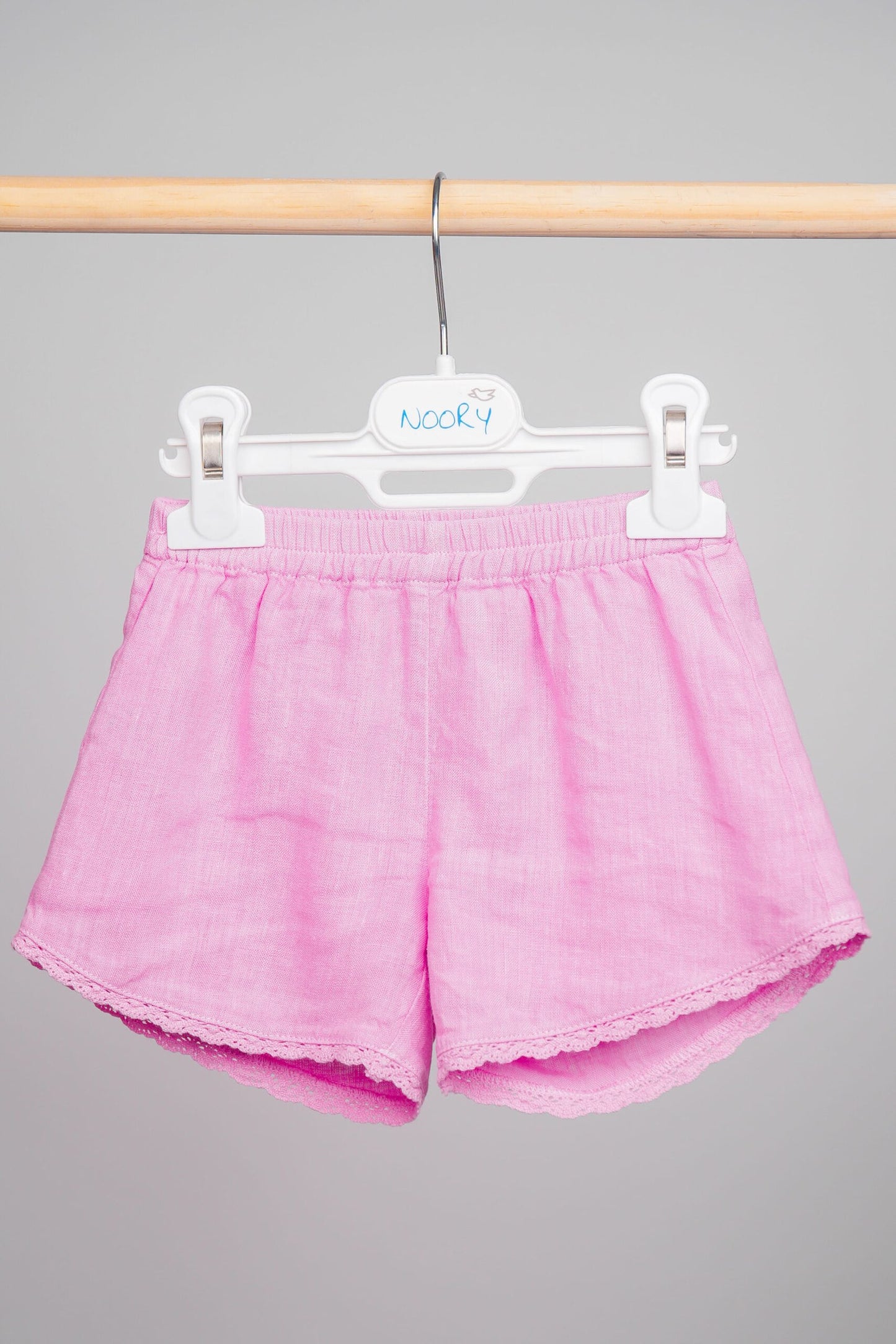 Ensemble lin rose haut à volants & short ceinturé