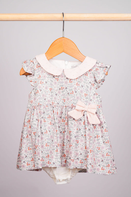 Robe bébé avec détails charmants