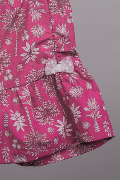 Short pour filles doté d'une ceinture élastiquée et d'un bas volanté