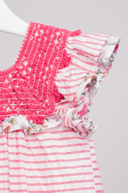 Robe rouge pour bébé fille avec empiècement en macramé